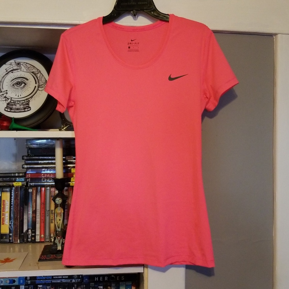 Nike dry fit work out top